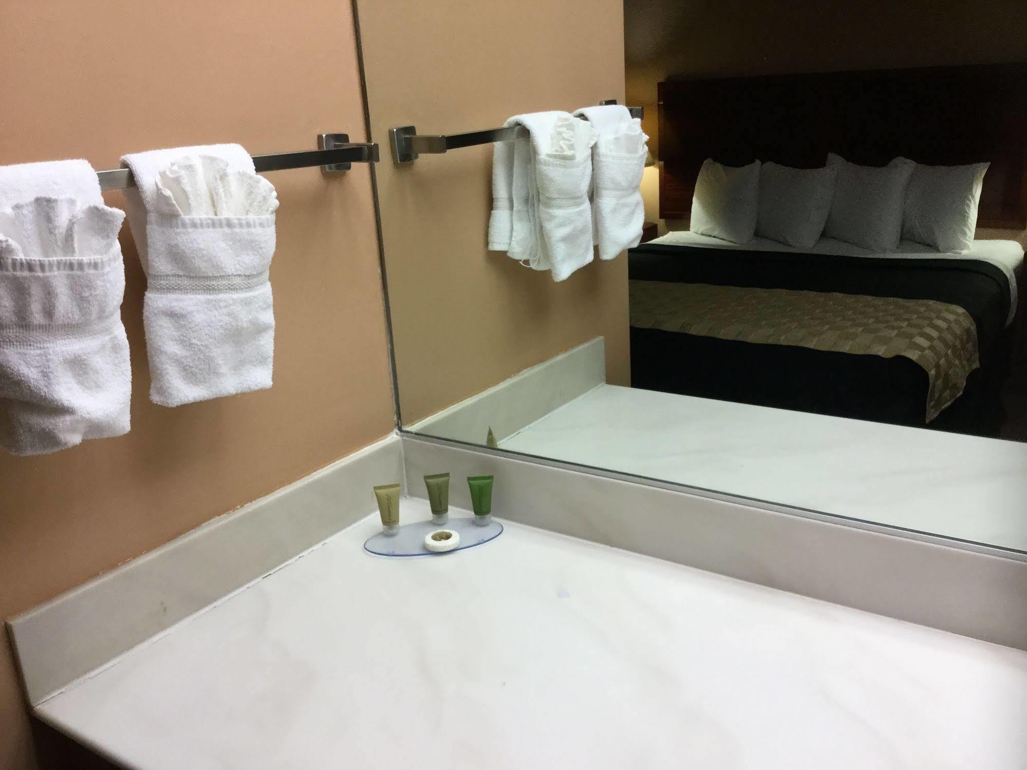 Green Tree Inn And Extended Stay Suites Victorville Extérieur photo
